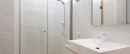 Kabina prysznicowa z brodzikiem - jak stworzyć funkcjonalną i stylową przestrzeń w łazience